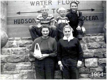 Dixie, Gladys, Aunt Jennie, John, BIll 1954